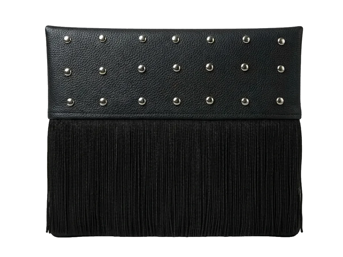 Funda Nero negra de piel con flecos negros y tachuelas plateadas, hecha a mano